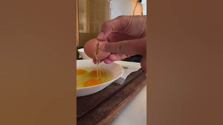 Aprire un uovo senza schegge #danielepaci #agronomo #uova ￼￼#cucina #hacklife