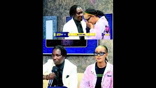 Umukobwa mwiza bamwambitse impeta imbere y’abantu Bose