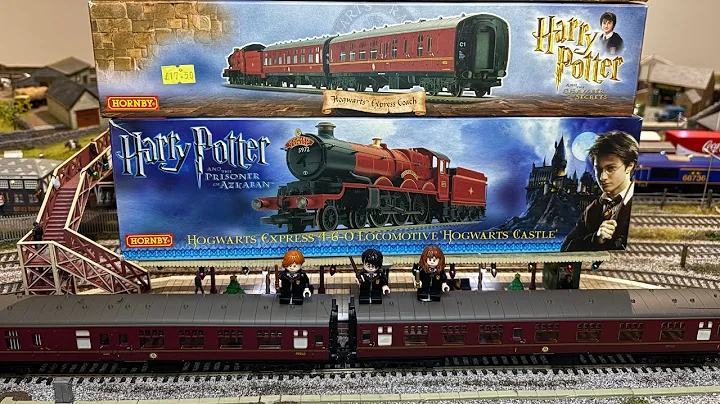 Vlogmas Day 19 - Christmas on the Hogwarts Express on my Hornby Model Railway ￼#hornby #modelrailway