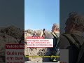 Guia registra momento em que vulcão entra em erupção na Indonésia; veja