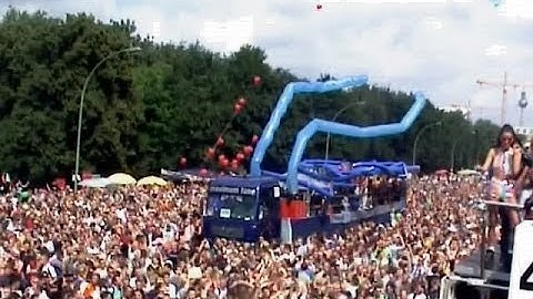 Chris Liebing @ Love Parade, Berlin 2002.