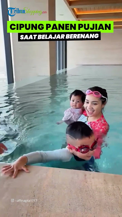 Adorable Portrait of Rayyanza and Baby Lily While Learning to Swim, Cipung Flooded with Praise fo...