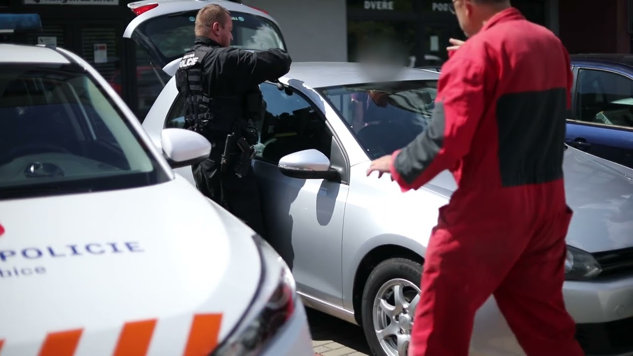 ZAMČENÉ DĚTI V AUTĚ V PARDUBICÍCH