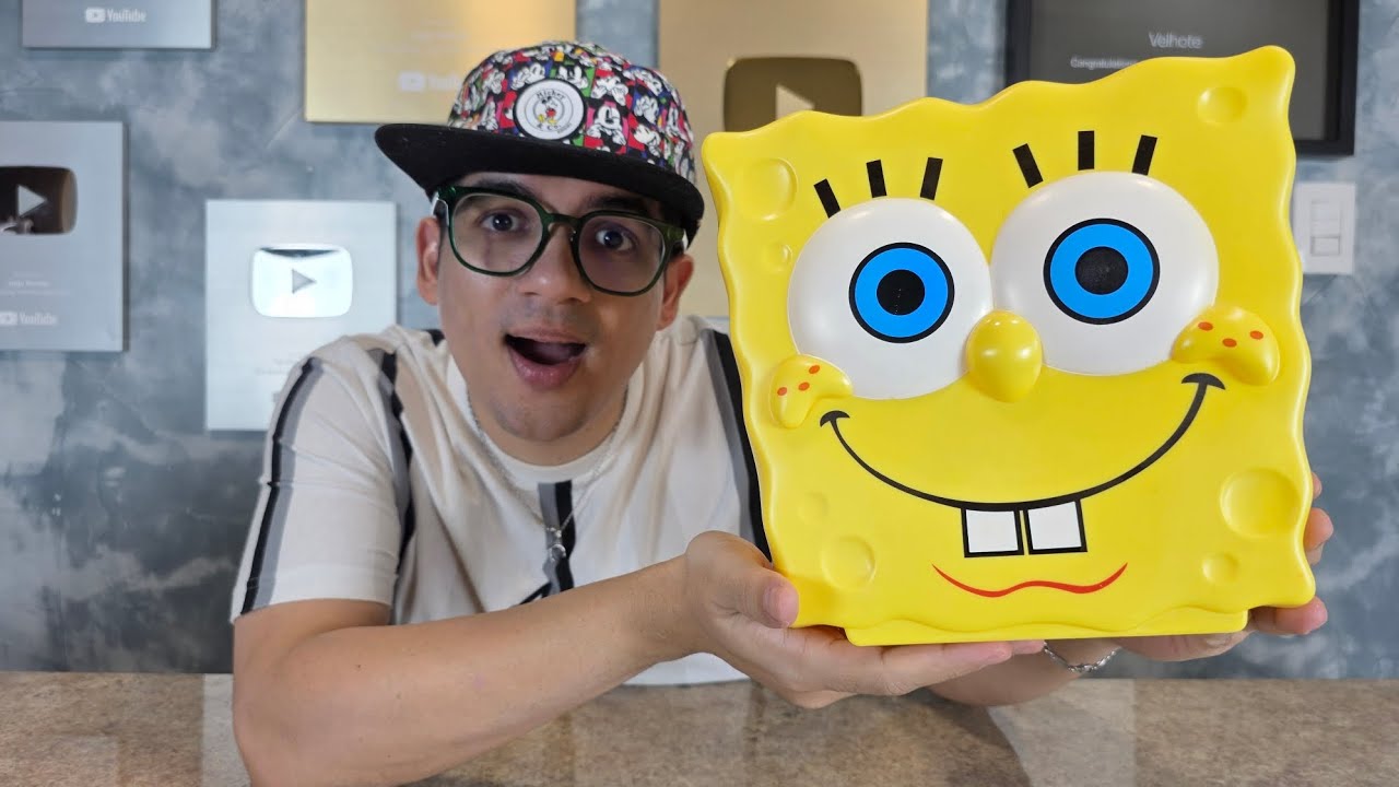 O QUE TEM DENTRO DA CABEÇA GIGANTE DO BOB ESPONJA?