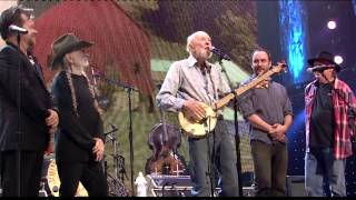 Pete Seeger - This Land is Your Land (Live at Farm Aid 2013)