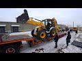 Перевозка экскаватора-погрузчика JCB на трале.