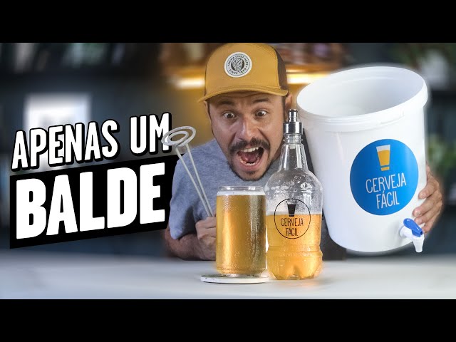 Memes acessíveis - Descrição da imagem: foto de um balde de metal, onde na  sua parte externa, está escrito: Cerveja da melhor qualidade. Só que dentro  do balde há várias caixas de