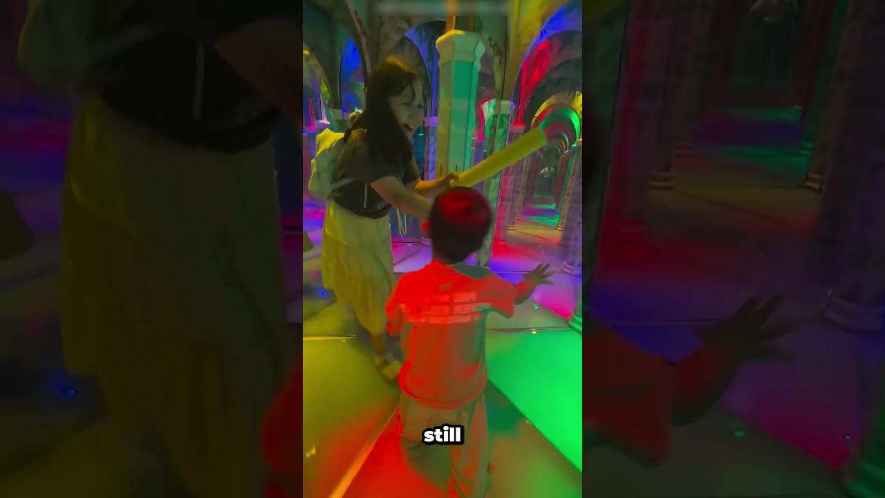 Сможете ли вы выбраться из этого безумного зеркального лабиринта?