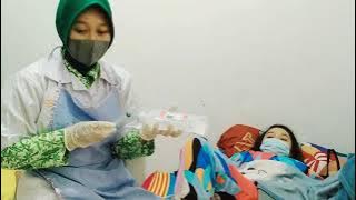 Pemasangan Kateter Wanita