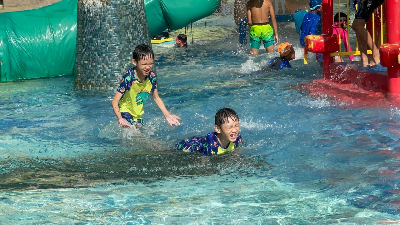 Swimming in Sengkang swimming pool | Brother G&E