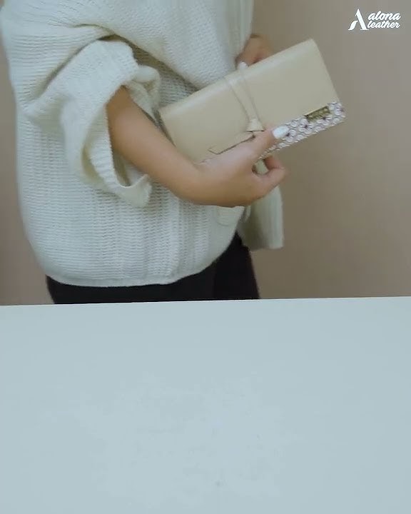 ALONA LARAS WALLET