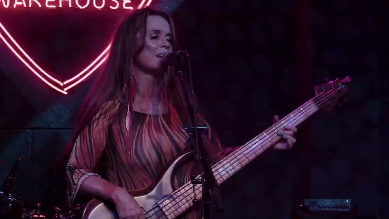 Holly Montgomery - Looking For Lancelot