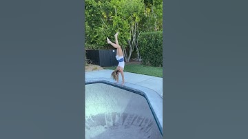 Wait for it 🤝🫣 #hannahstocking #comedy #funny #haha #lol #shorts