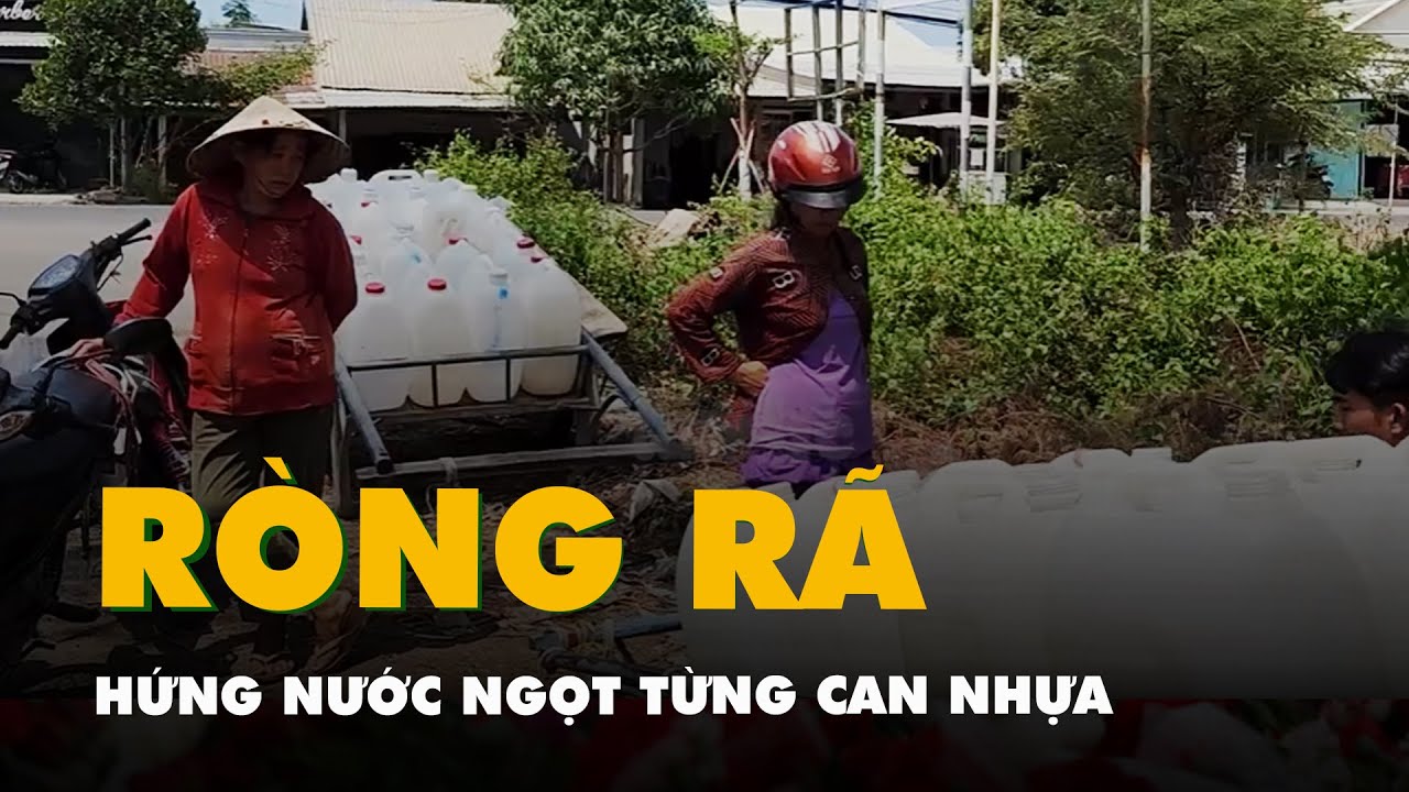 Người dân Hà Tiên ròng rã hứng nước ngọt từng can nhựa - YouTube