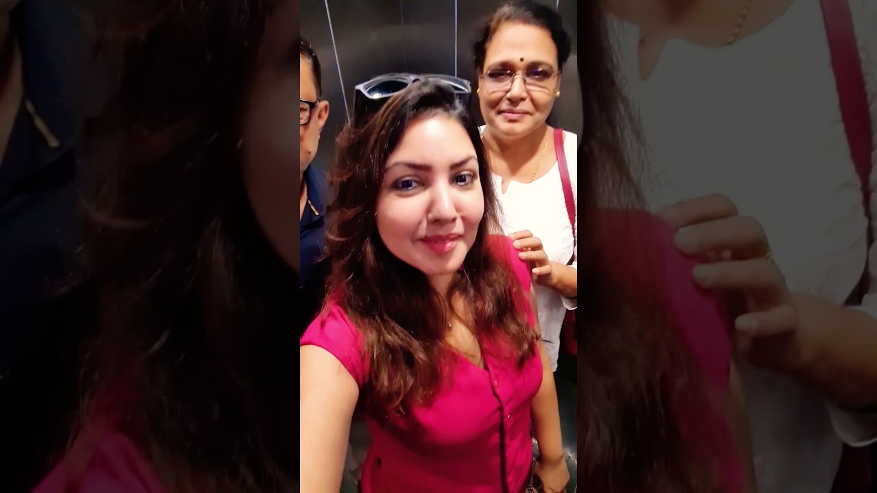 Komal Jha with Mom & Dad