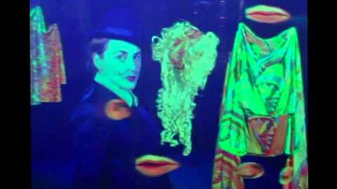 MAN AND THINGS: Digital Hologram by Isabel Azevedo...