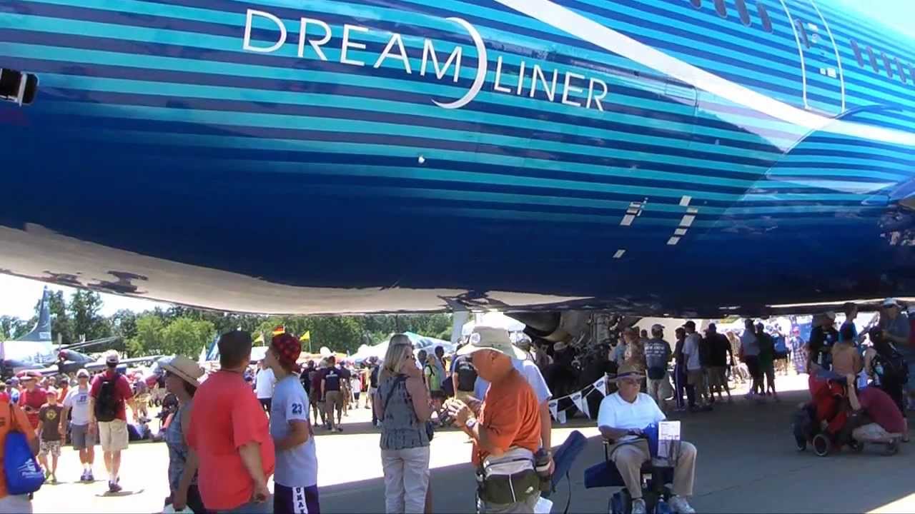 aerospace turismo Boeing 787 debuts in Oshkosh
