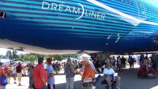 Boeing 787 debuts in Oshkosh