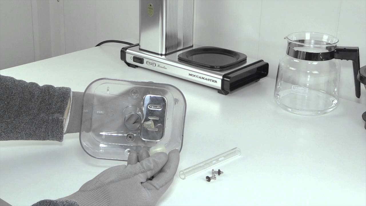 Moccamaster vesisäiliö -  Vesisäiliön asennus