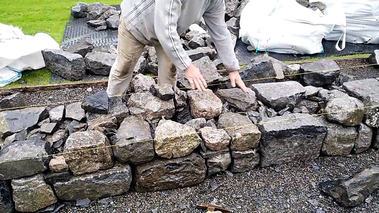 Wall building advice from stonemason Michael Fearnhead - YouTube