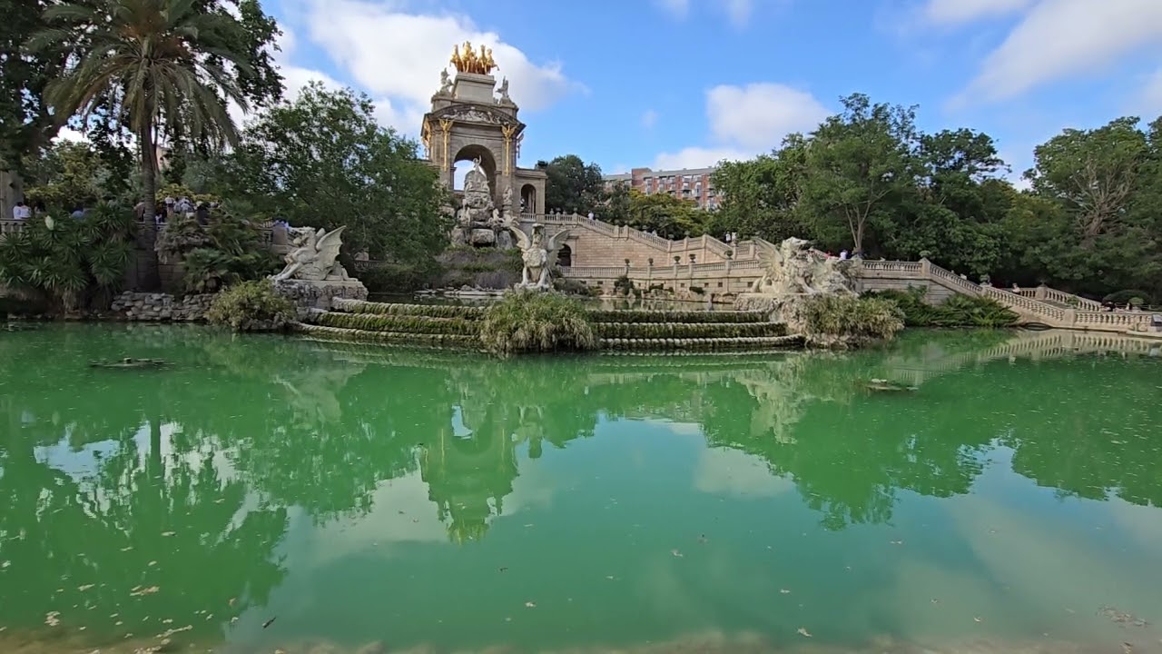 Nature's Symphony: The Cascada Monumental of Ciutadella Park in Barcelona 🌿💦
