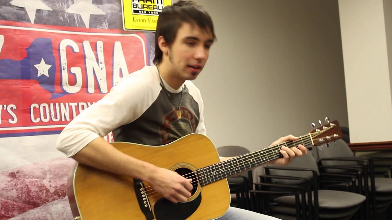 Mo Pitney Sings 'Duct Tape & Jesus,' 'Clean Up on Aisle Five' to