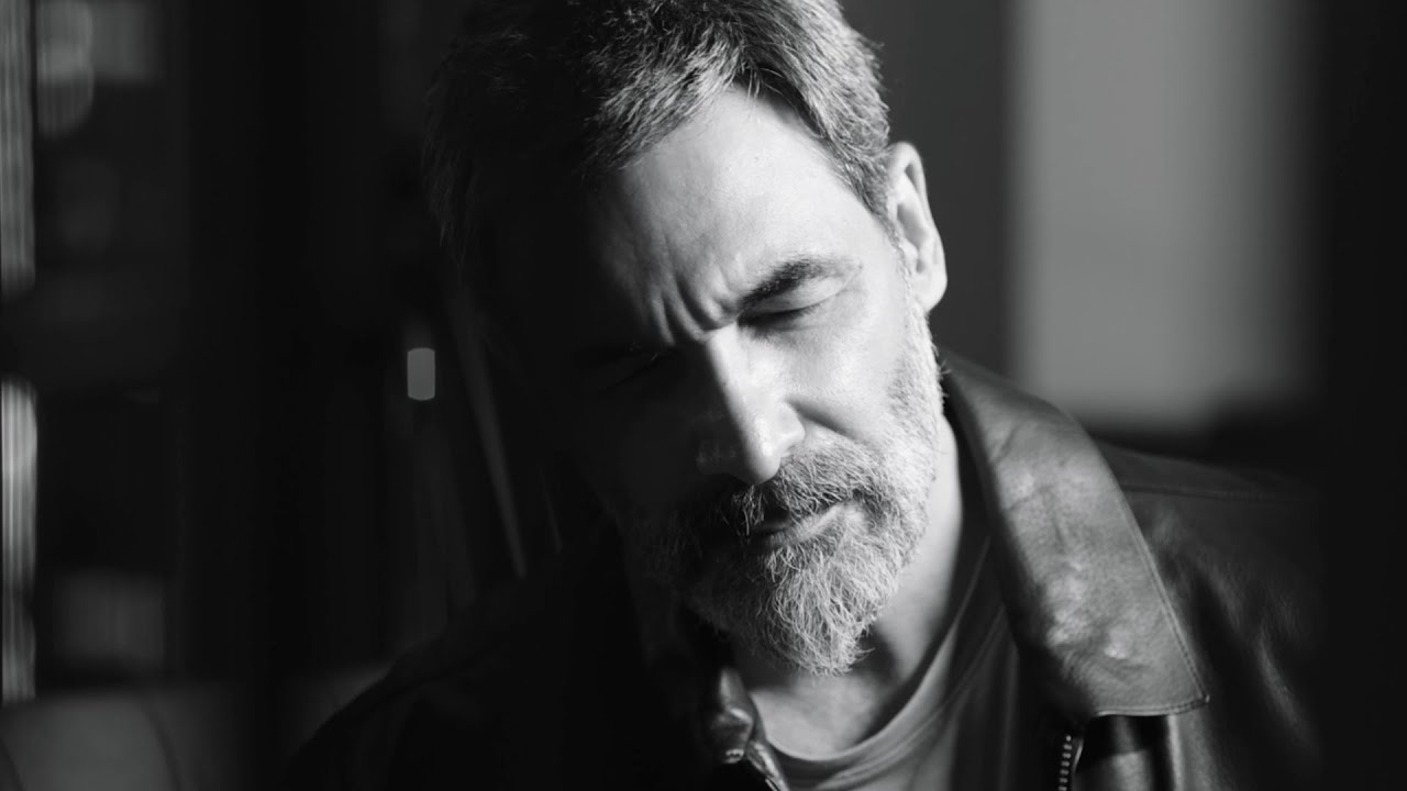 Uğur Işılak - Aramaktan Yoruldum (Official Video)