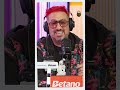 ¿Ustedes le dan un beso al pan antes de botarlo?