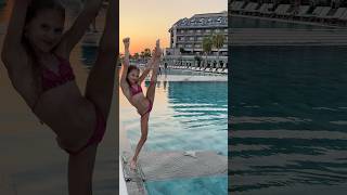 Funny Pool Split 😂 #split, #acrobatic, #tricks, #poolfun, #prank