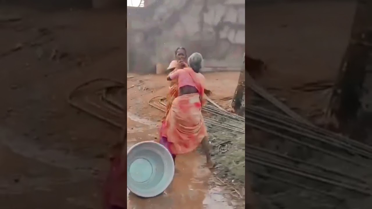 Two GrandMa Fighting 😄😘 