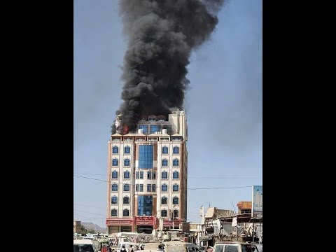 شاهد.. حريق ضخم يلتهم أكبر فندق في صعدة شمال #اليمن فندق رويال هاوس العالمي