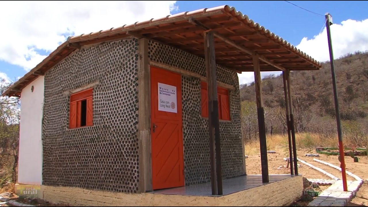 Casas feitas com garrafas pet e logneck - YouTube