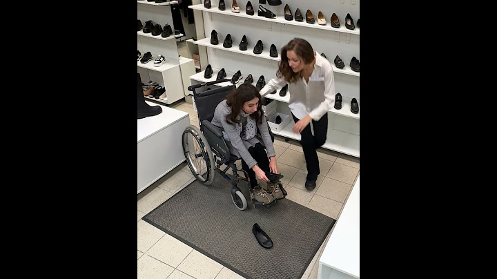 Touching act of kindness in a shoe store