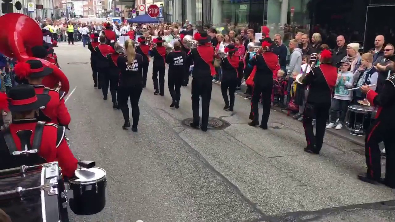 Uma Thurman - Fall Out Boy - JoHo Cadence - Maik Gess - Musikzug Plön - Volksfestumzug Lübeck 2017