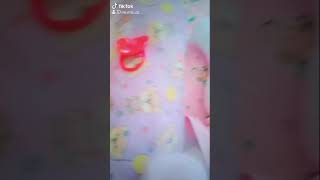 Baby kena paksa main tiktok