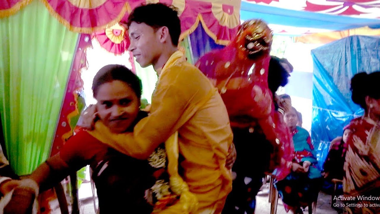 বিয়ে বাড়ির বরকে কোলে নিয়ে এমন নাচ দেখালো।হিন্দু বিয়ে বাড়ির সুন্দর ডান্স Hindu wedding indian dance