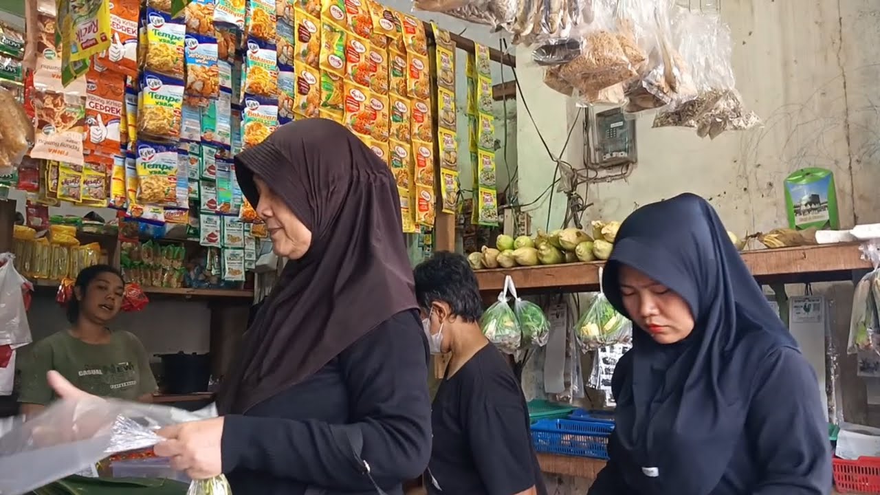 Selesai bengkel bangunan selanjutnya belanja  