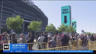 Taylor Swift fans line up for merch outside MetLife