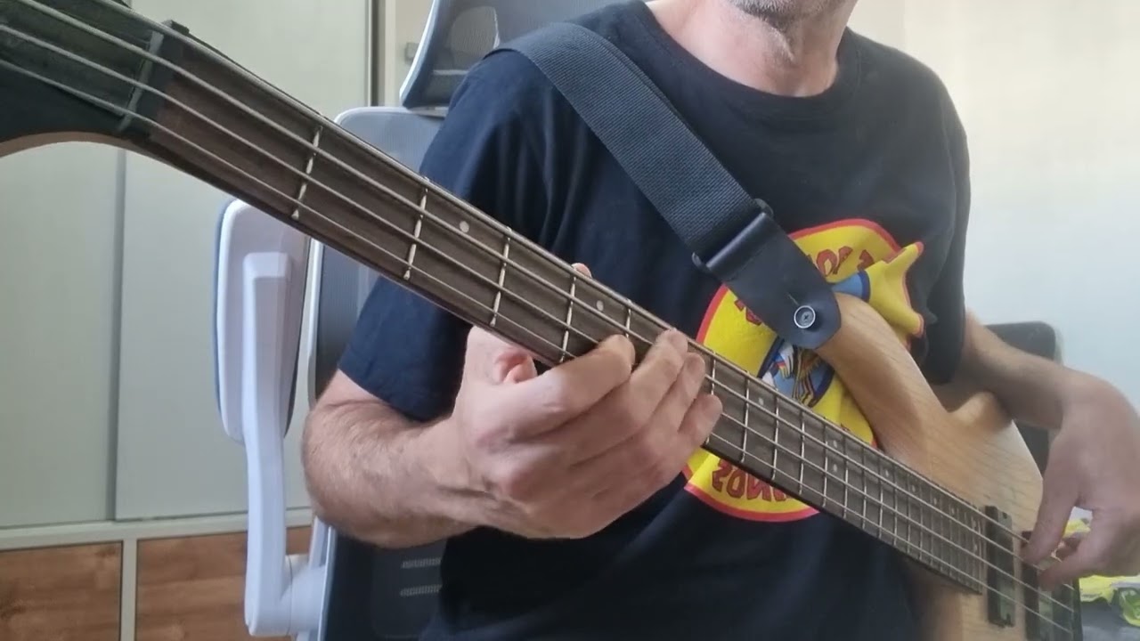 Marillion / Scrip for a Jester tear / bass cover