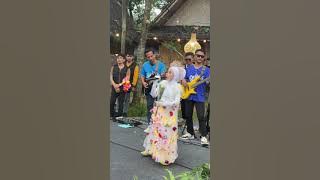 Lolly Owner Cafe Goes To Coachella, Suara Menggelegar