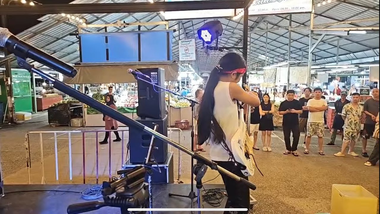 NeneRoyal Streaming At Naka Night Market