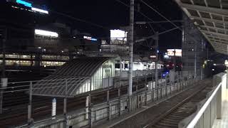 夜の名古屋駅東海道新幹線ホームから見えるJR線ホームから離れたあおなみ線のホーム