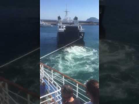 NAVE MEDMAR INCAGLIATA A POZZUOLI, DA OLTRE UN'ORA