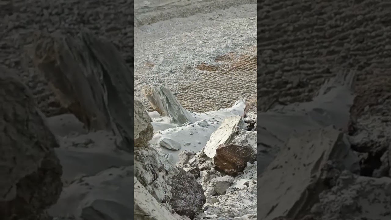 Пробрались на охраняемый карьер 