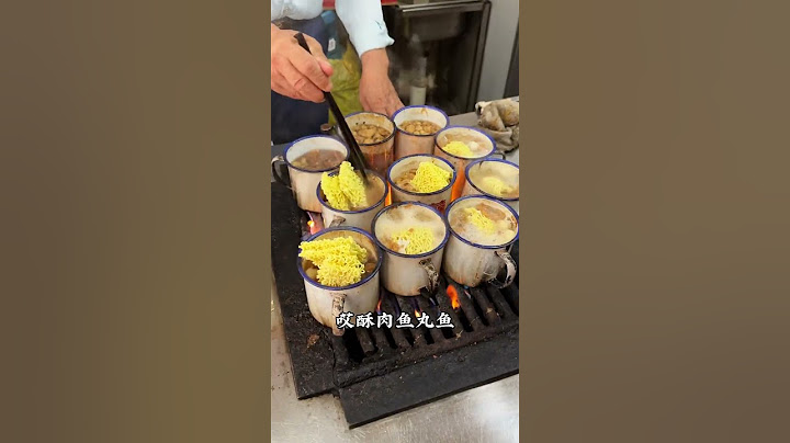 茶缸方便面 26元一份，果然，信阳人的早餐就是和河南大部分地区的早餐不同这“酥肉方便面”真的很硬核，和晋城的肉丸方便面很像啊！#街边小吃 #街头美食 #路边摊 #chinastreetfood