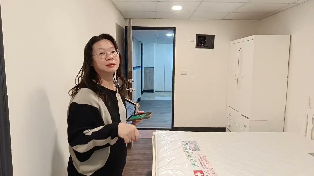 258萬起買台中公園旁近一中商圈全新整理室內7.4坪中高樓層電梯大套房有簡易廚房低管理費有子母車另有別戶可選0981164030/0989905453