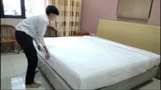 praktik housekeeping ''make up room'' muhammad Rizky Anugrah 26