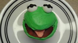 Decorating Cupcakes #84: Frog Decorating Cupcakes #84: Frog