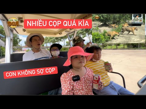 Lần đầu cha con Khương Dừa đi du lịch mà không có mẹ Ngọc, Trà Sữa gặp cọp nói sao nó dễ thương quá…