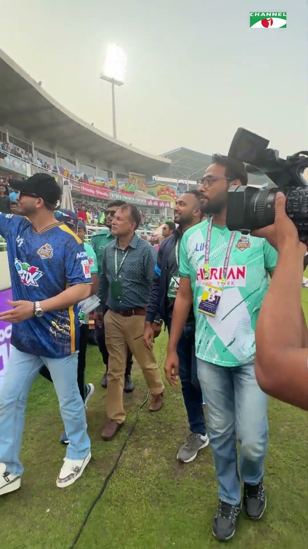 ভক্তদের ভালোবাসায় সিক্ত শাকিব খান -দিলেন জার্সি উপহার | Channel i Tv
